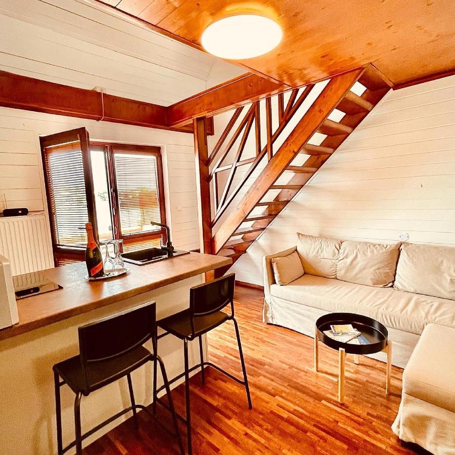 Апартаменти Bungalov Na Vode - Lobster Сенець Екстер'єр фото